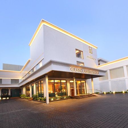 The Grand Ambassador Hotel Kottayam Buitenkant foto