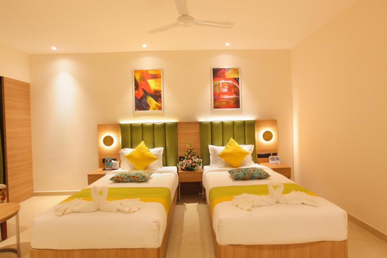 The Grand Ambassador Hotel Kottayam Buitenkant foto