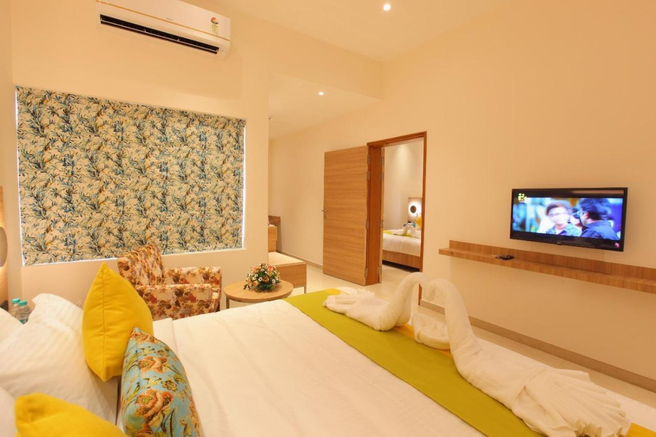 The Grand Ambassador Hotel Kottayam Buitenkant foto