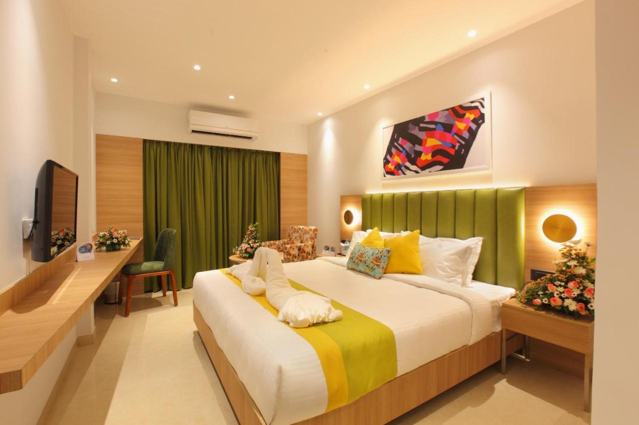 The Grand Ambassador Hotel Kottayam Buitenkant foto