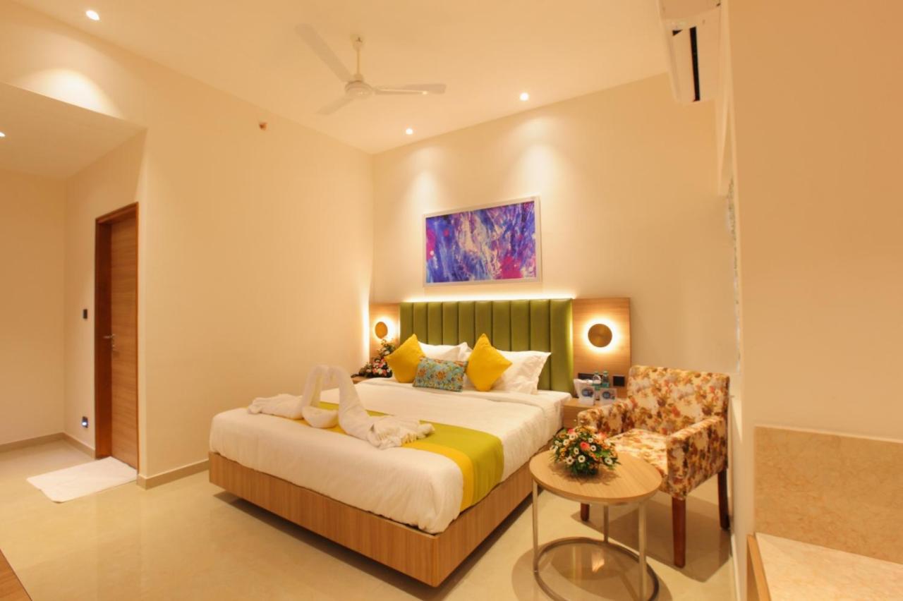 The Grand Ambassador Hotel Kottayam Buitenkant foto