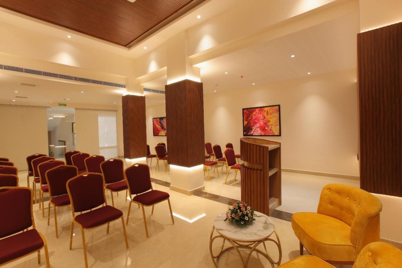 The Grand Ambassador Hotel Kottayam Buitenkant foto