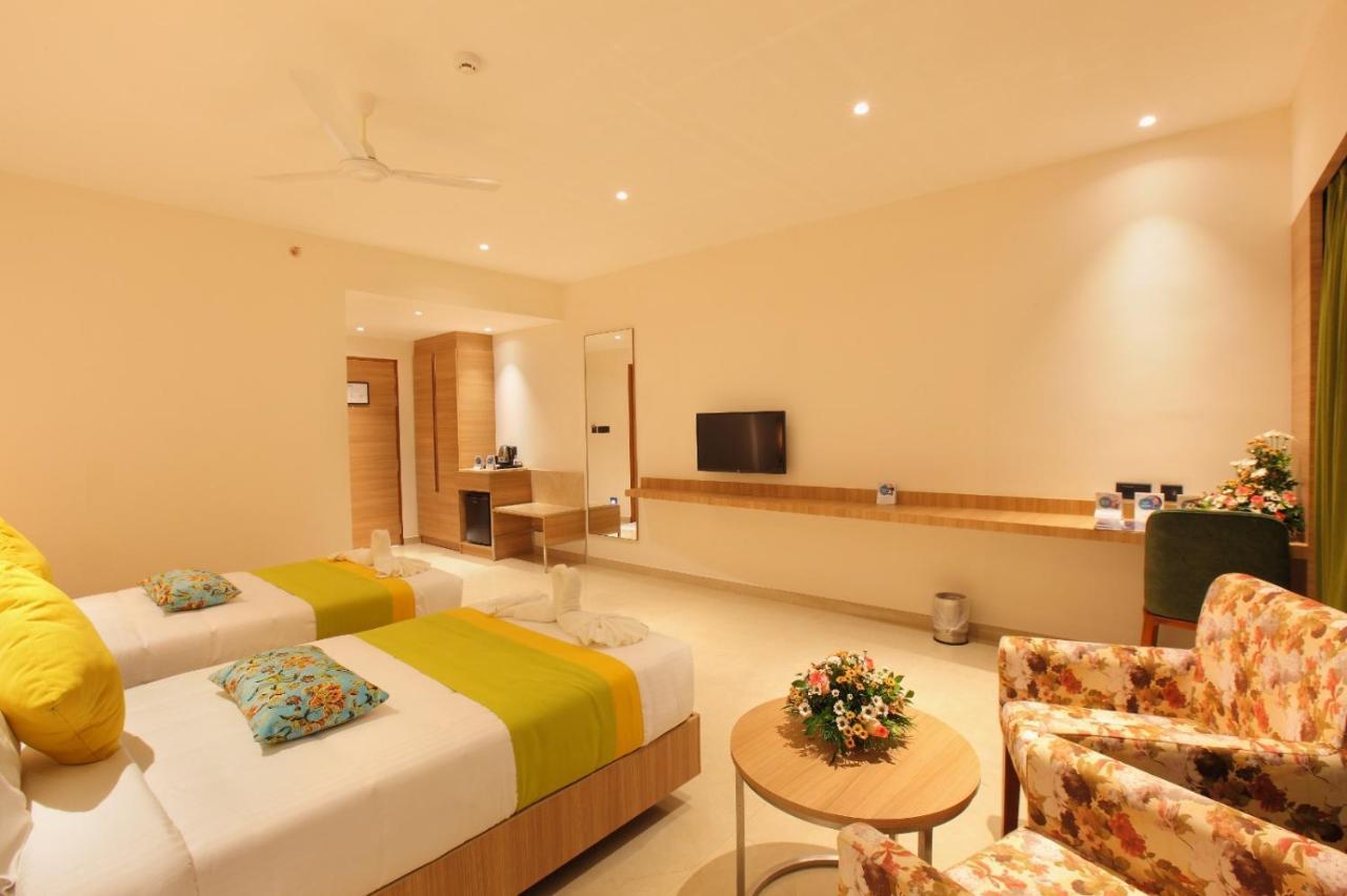 The Grand Ambassador Hotel Kottayam Buitenkant foto